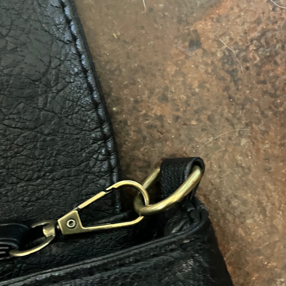 Black vegan leather bag with adjustable strap - Picture 6 of 6